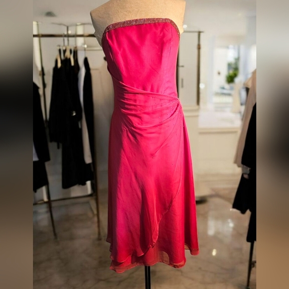 Elegant Pink Strapless Dress - Picture 4 of 7